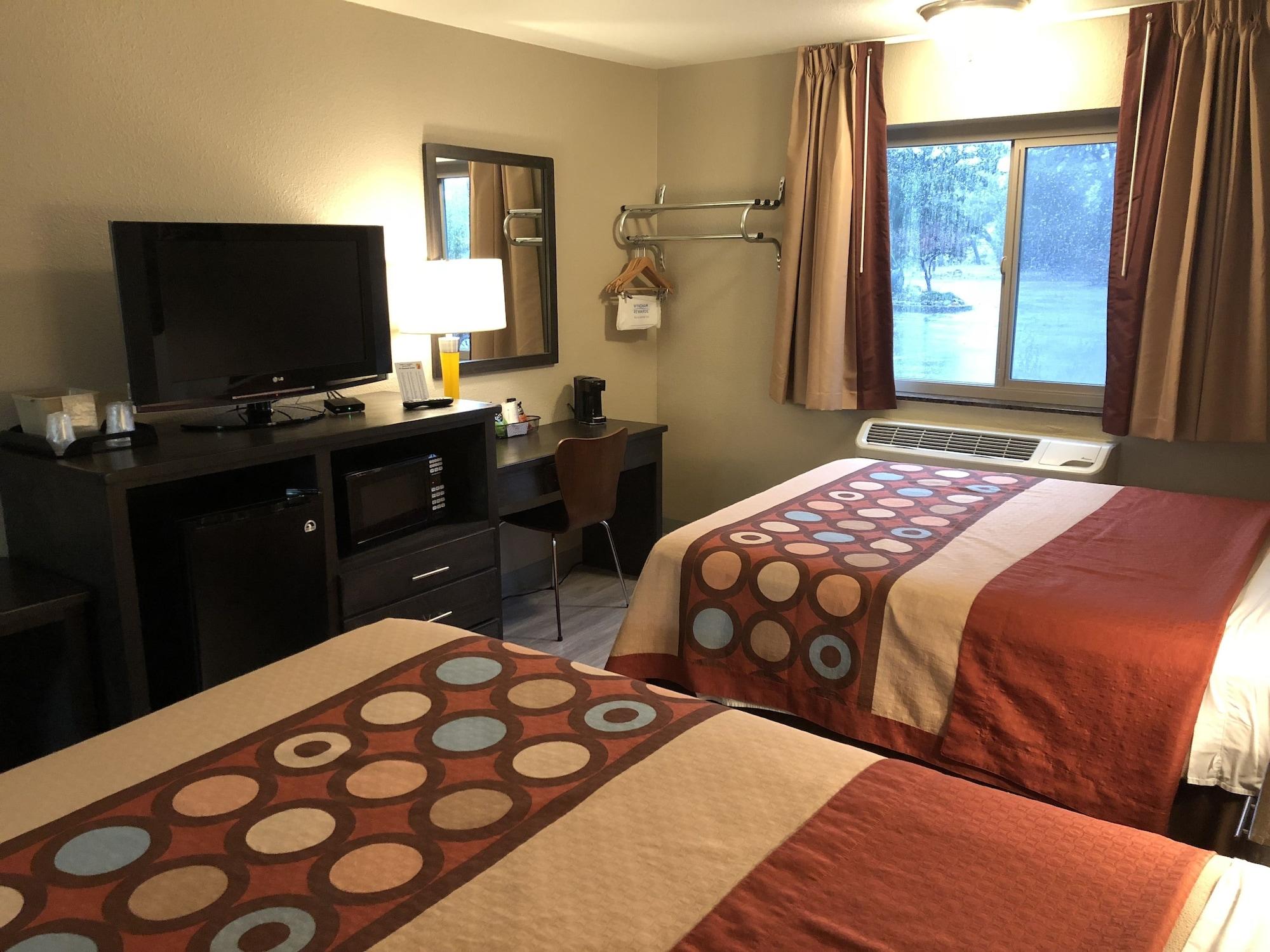 فندق Super 8 By Wyndham ردينغ، كاليفورنيا المظهر الخارجي الصورة